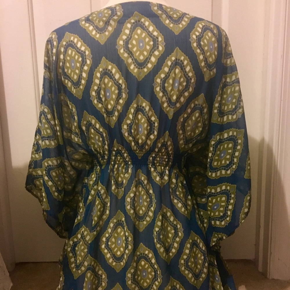 Beautiful flowy tunic - Picture 2 of 2